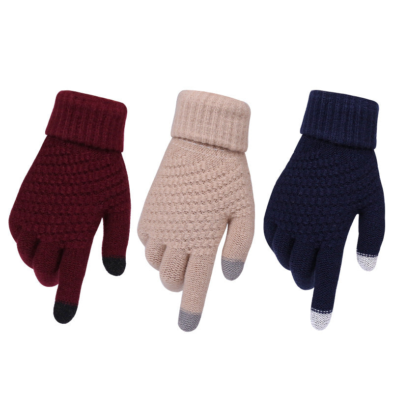 Knitted gloves